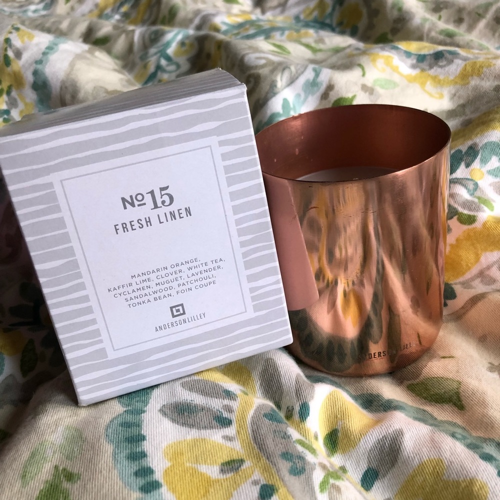 Anderson Lilley no. 15 Fresh Linen candle